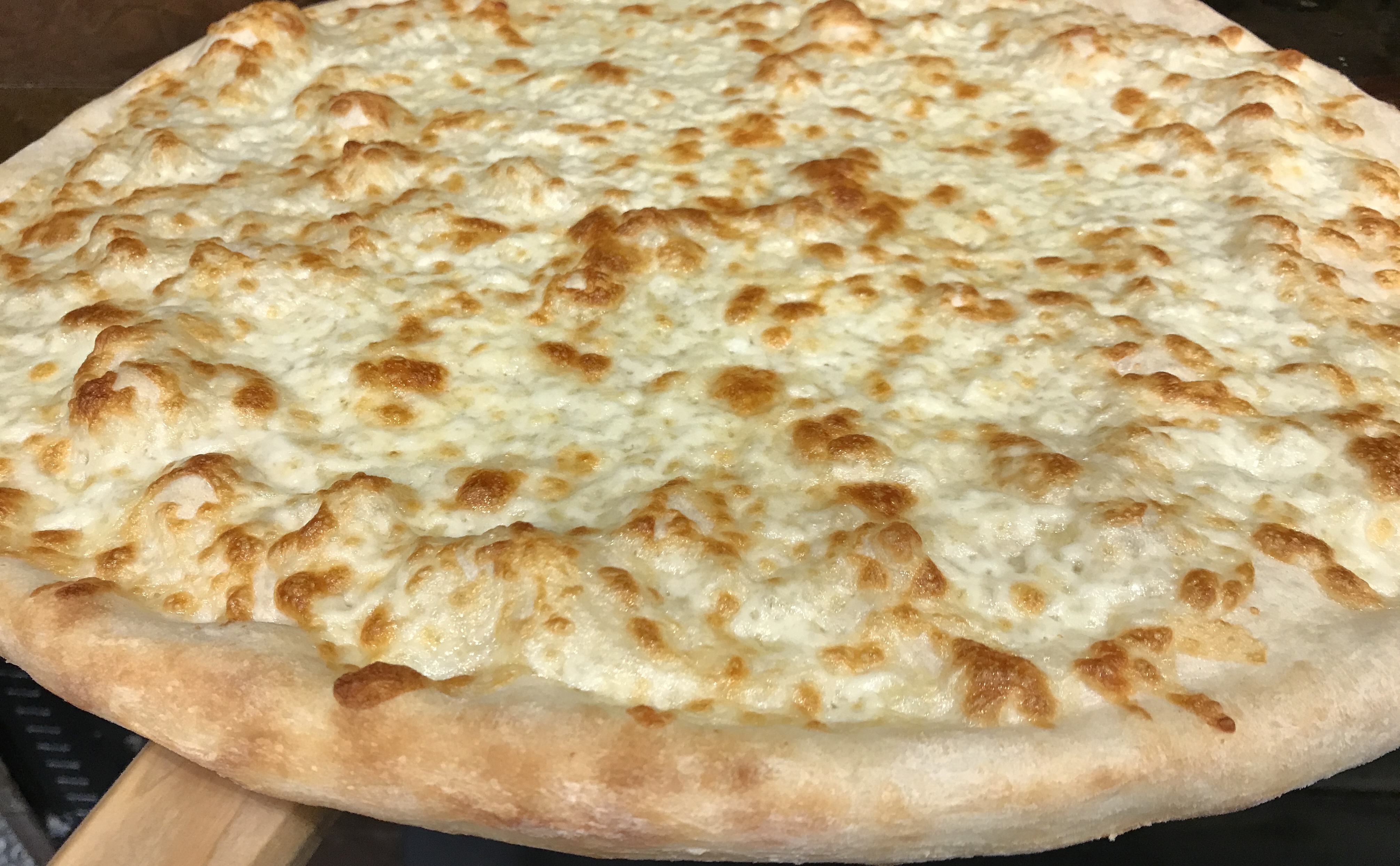 Order 18" White Pizza with Mozzarella food online from Joe's pizza store, Philadelphia on bringmethat.com