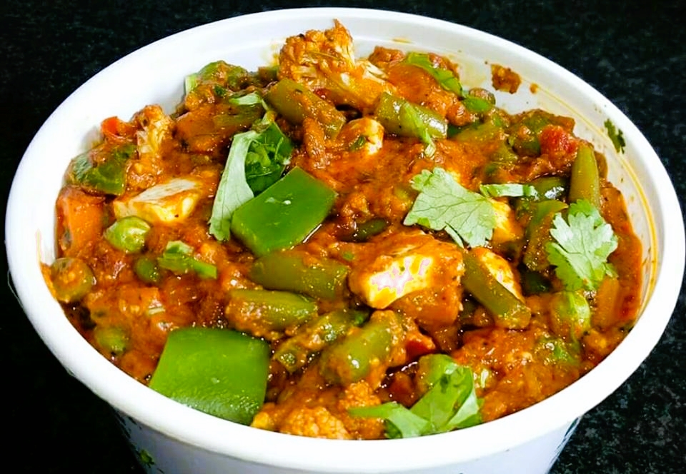 Order Mixed Vegetable Curry food online from Gourmet India store, Houston on bringmethat.com