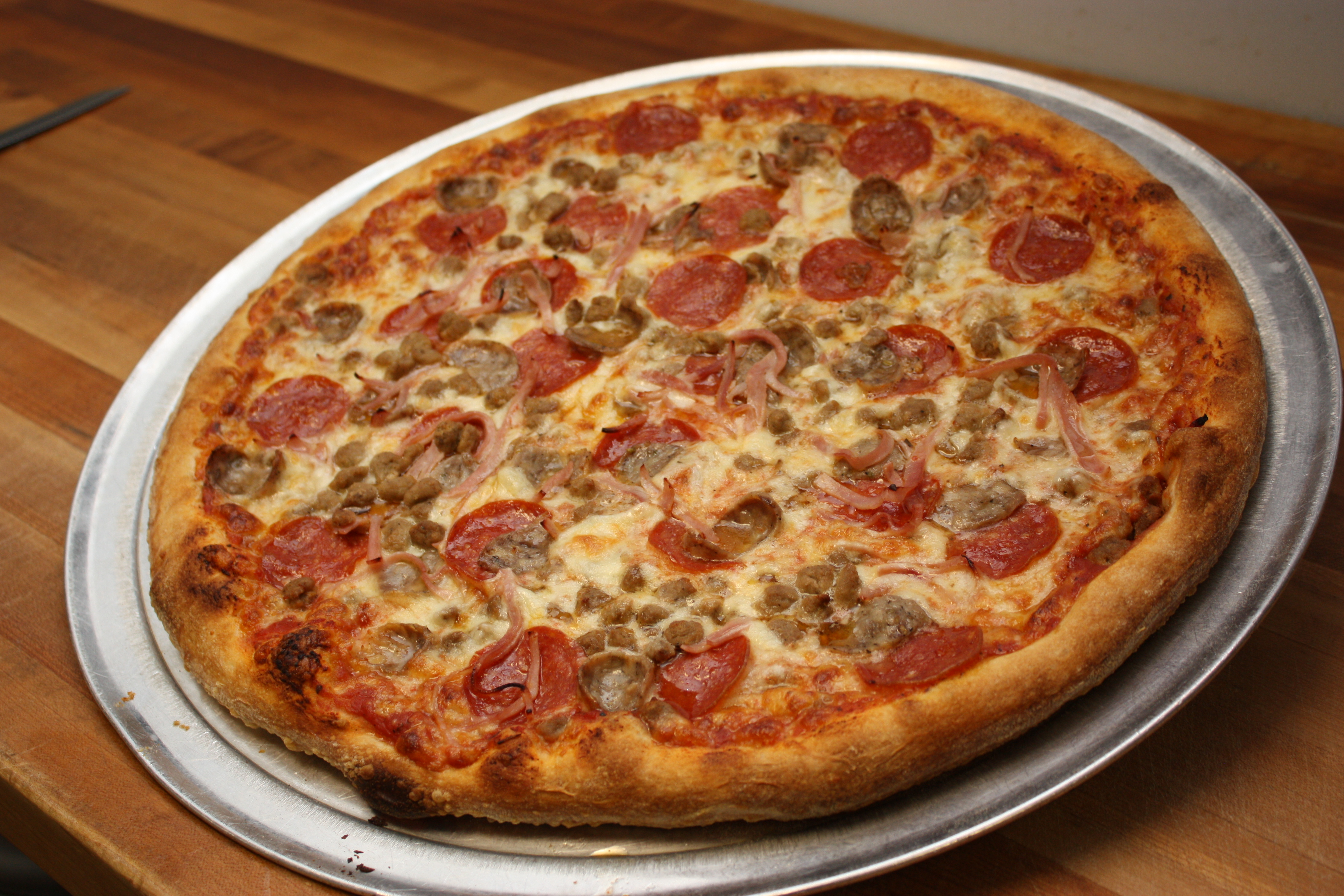 Order Meat Lover's Pizza food online from Mama Pizza store, Alpharetta on bringmethat.com