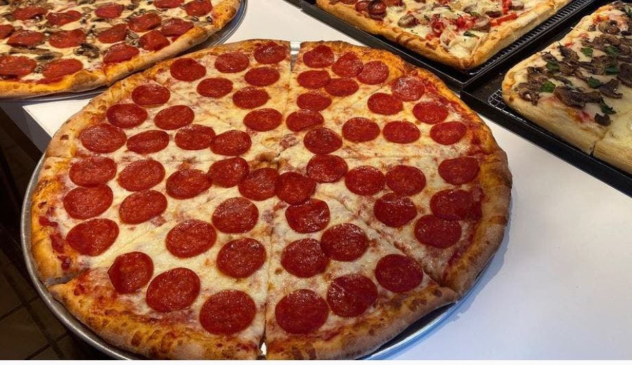 Order Pepperoni Pizza - Large 18'' (8 Slices) food online from Prova PizzaBar store, New York on bringmethat.com
