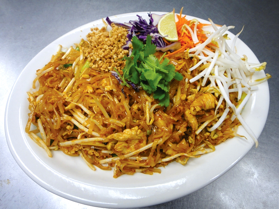 Order Pad Thai Noodle food online from Thai Curry store, Paramount on bringmethat.com