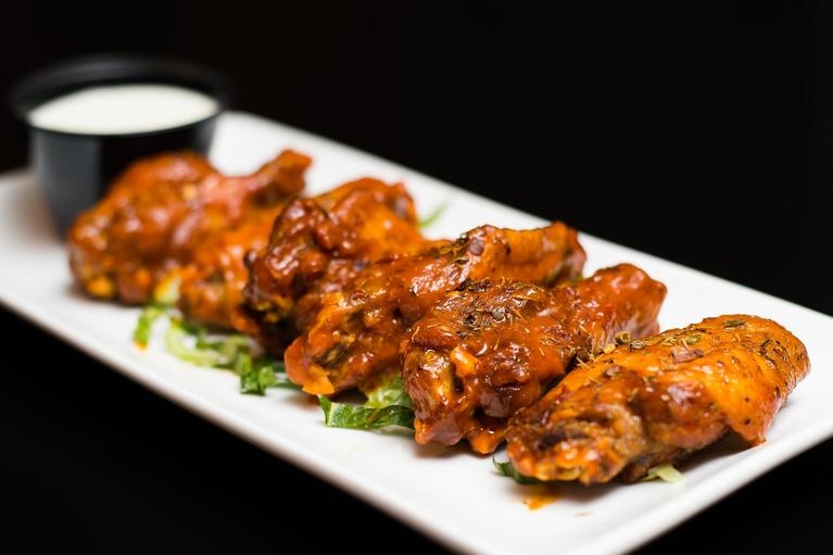 Order 6 Traditional Wings (1 Flavor Max) food online from First Down Sports Bar & Grill store, Arlington on bringmethat.com