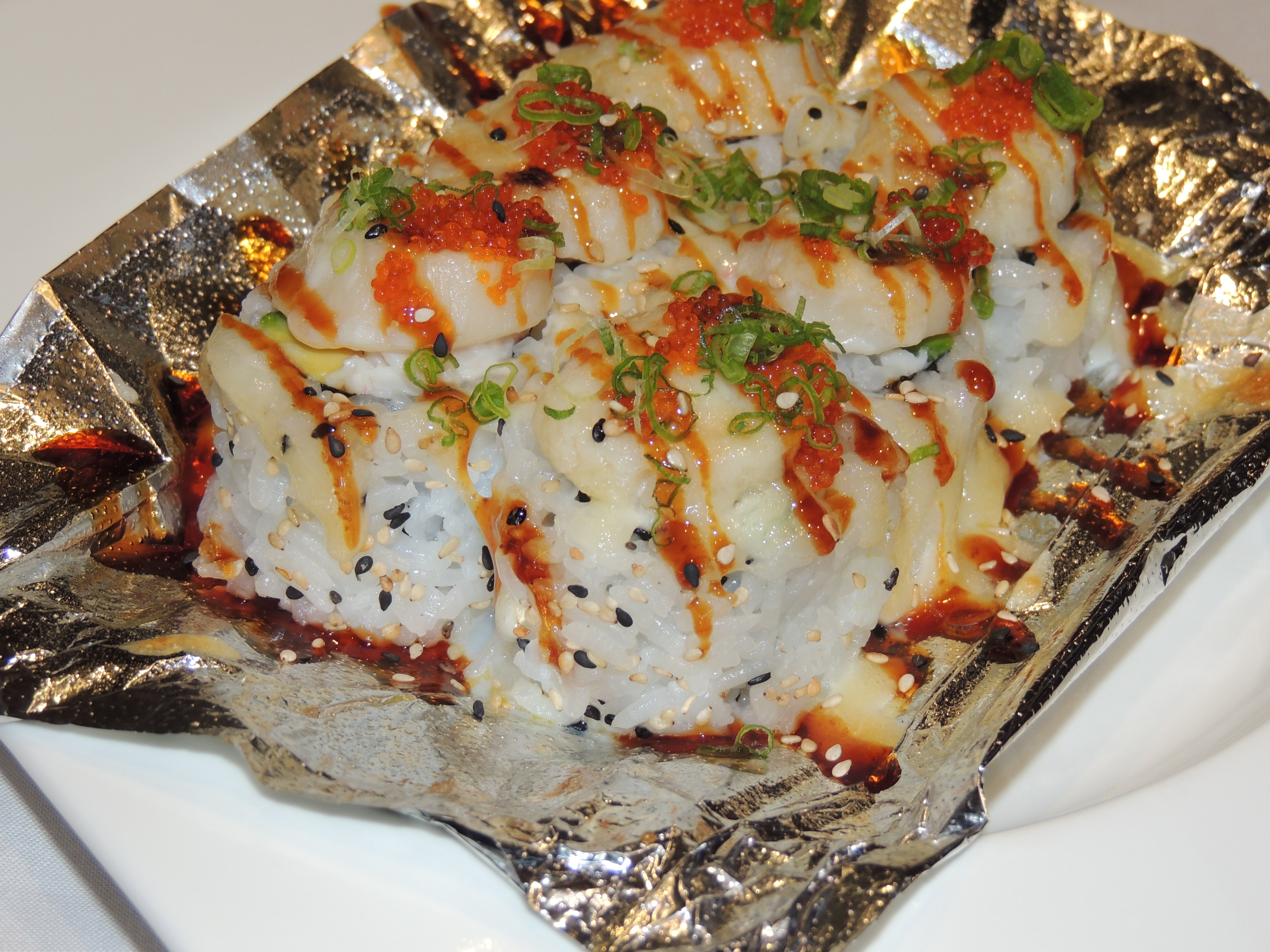 Order Bay Scallops Roll food online from Minami Sushi store, San Leandro on bringmethat.com