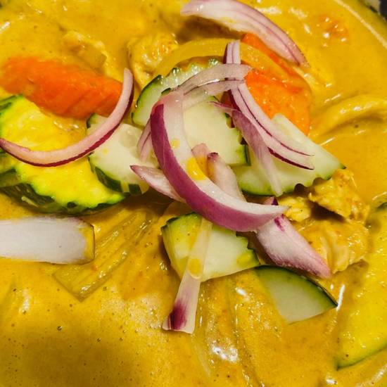 Order Yellow Curry  food online from Thai Palace store, Sacramento on bringmethat.com
