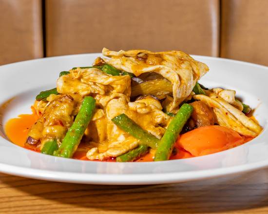 Order Malaysian Red Curry with White Meat Chicken & Vegetables food online from Haiku Asian Bistro store, White Plains on bringmethat.com