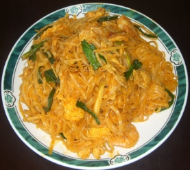 Order N7. Pad Thai with Chicken and Shrimp food online from 88 Chinese & Sushi Sherman Oaks store, Van Nuys on bringmethat.com