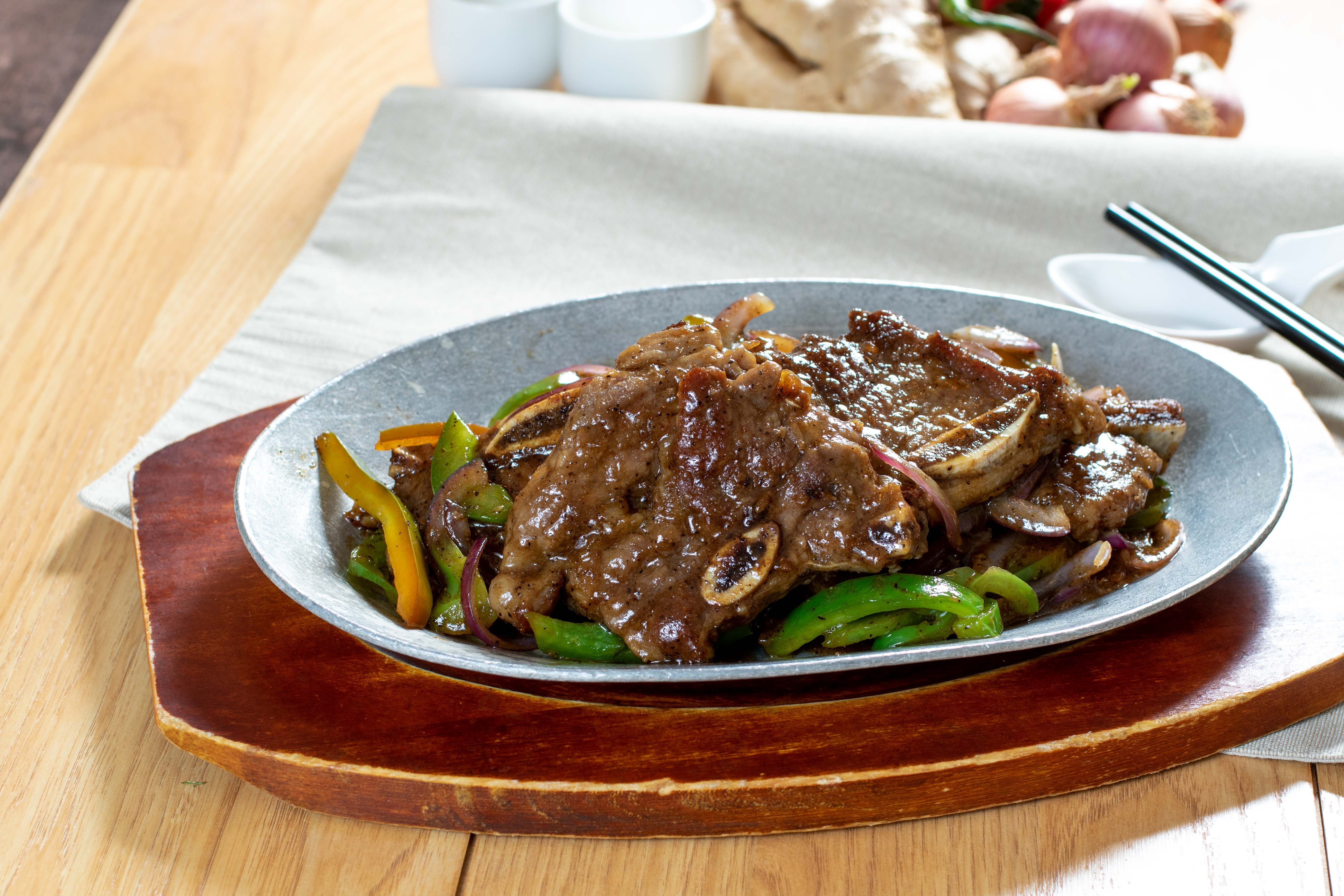 Order Sizzling Short Rib in Black Pepper Sauce food online from Sangkee Noodle House store, Philadelphia on bringmethat.com
