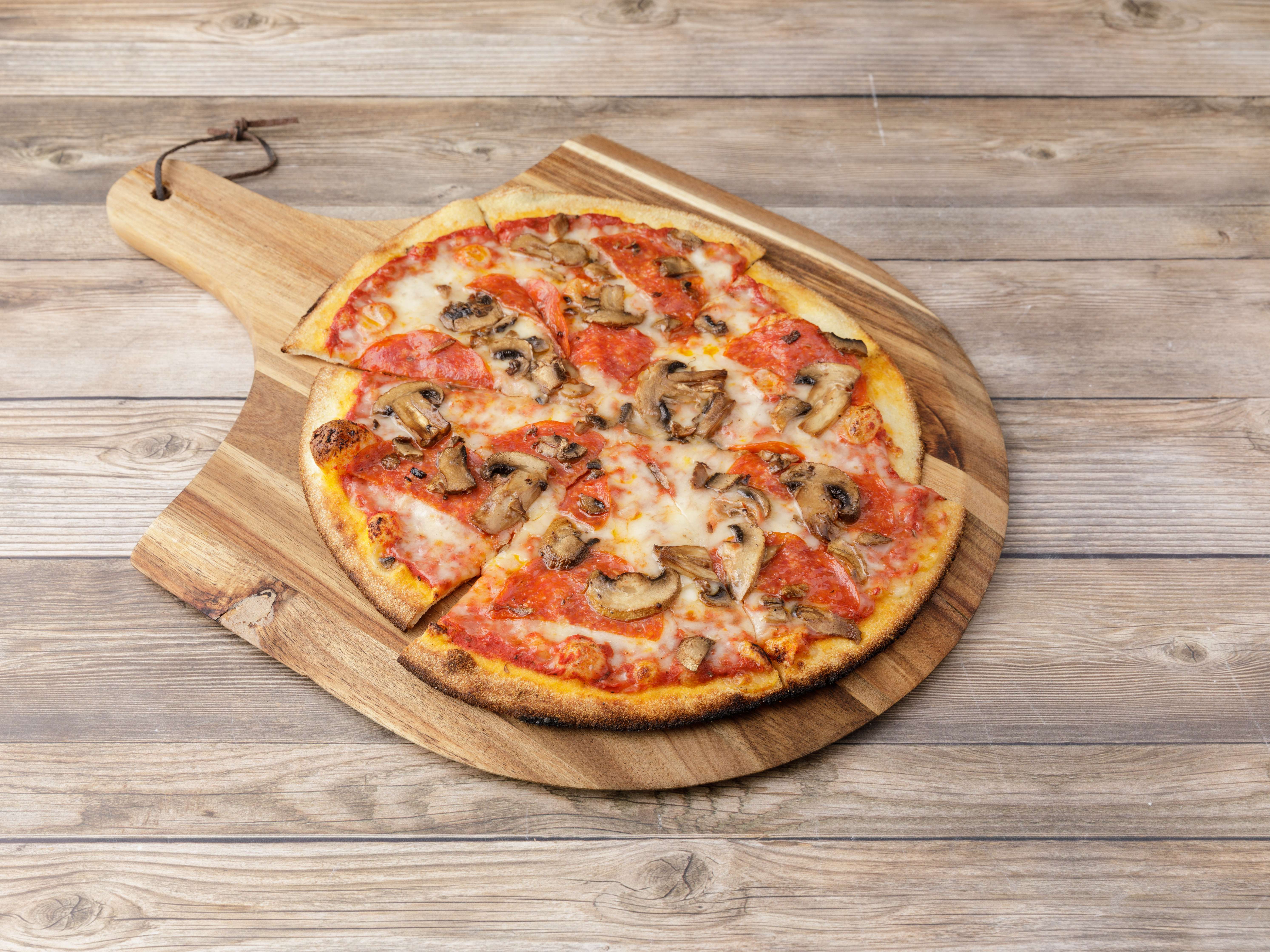 Order 10" Americo Pizza food online from Brixx Wood Fire Pizza store, Myrtle Beach on bringmethat.com