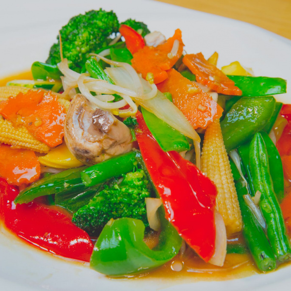Order R8. Vegetable Rainbow Stir Fry food online from Mango thai cuisine store, West Newton on bringmethat.com