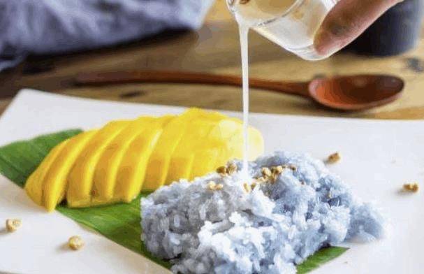 Order Mango with Sweet Sticky Rice food online from Coconut Cafe store, Newton Centre on bringmethat.com
