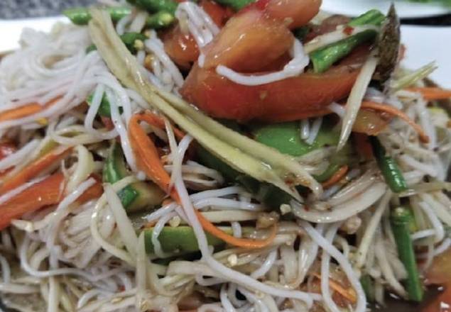 Order Papaya Salad with Rice Noodles food online from Secret Of Siam store, Las Vegas on bringmethat.com