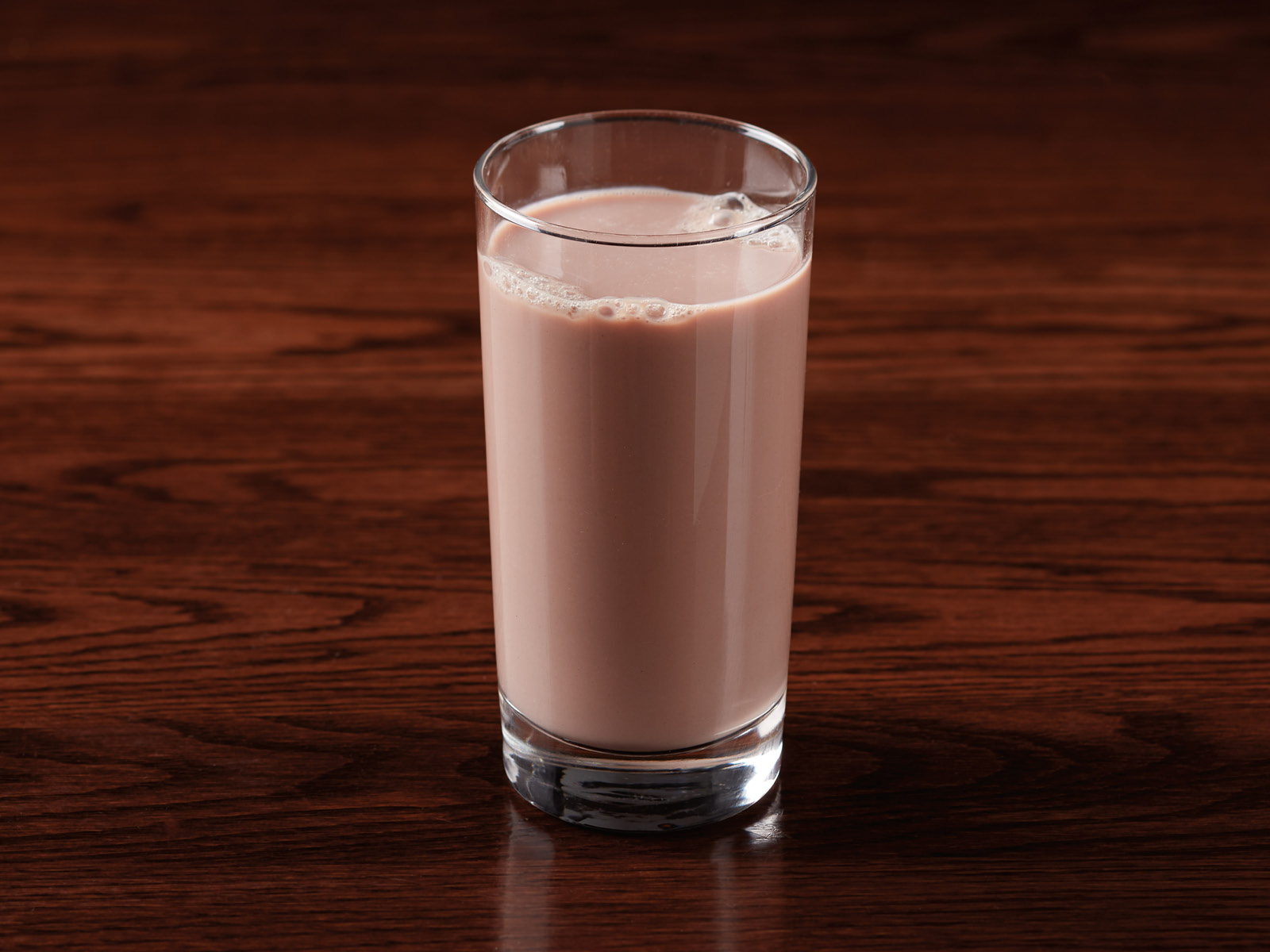 Order Chocolate Milk food online from Hy-Vee Mealtime store, Mankato on bringmethat.com