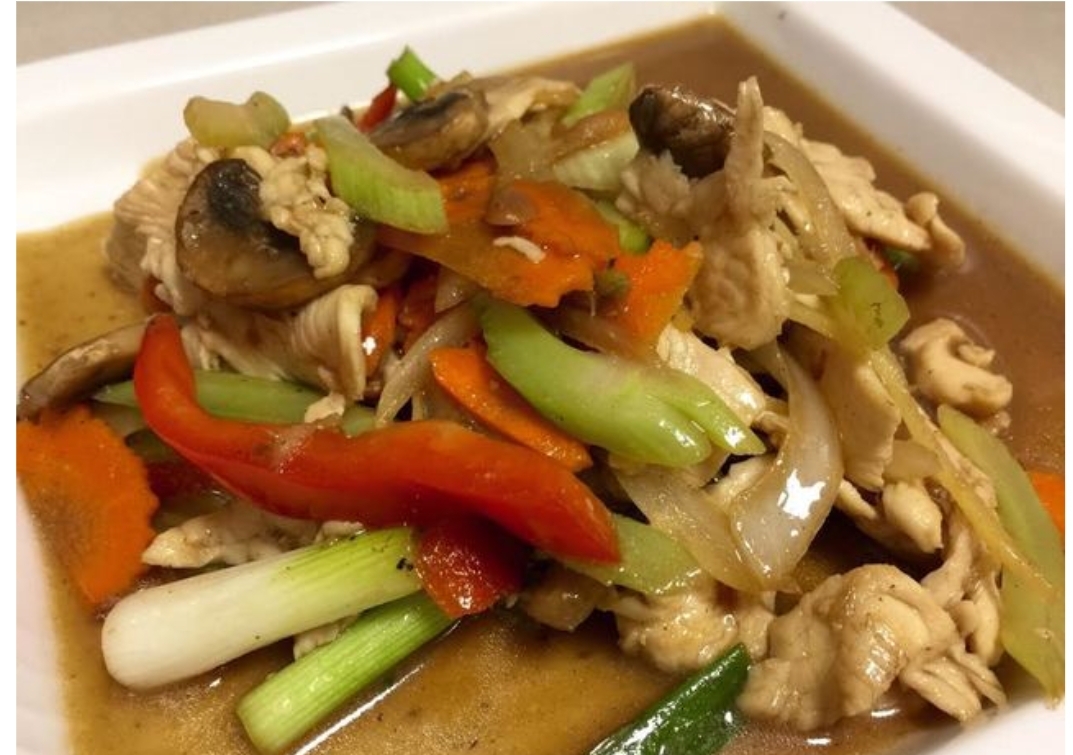 Order E4. Stir-Fried Fresh Ginger Entree food online from Thailusion store, Los Alamitos on bringmethat.com