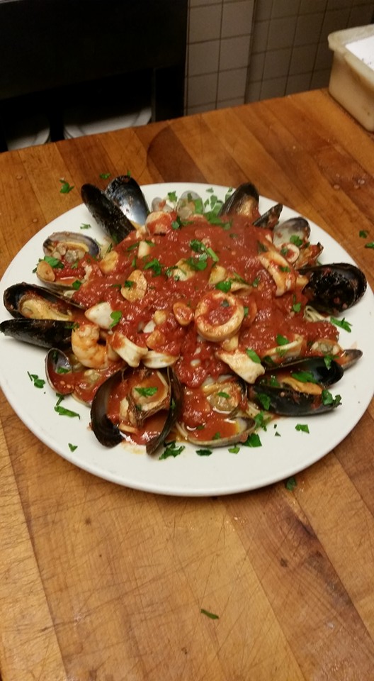 Order Seafood Platter for Two food online from Genovese Pizzeria store, Valley Stream on bringmethat.com