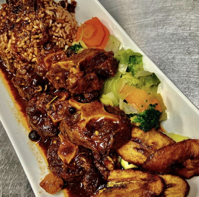 Order Signature Original Oxtail food online from Sattdown Jamaican Grill store, Los Angeles on bringmethat.com