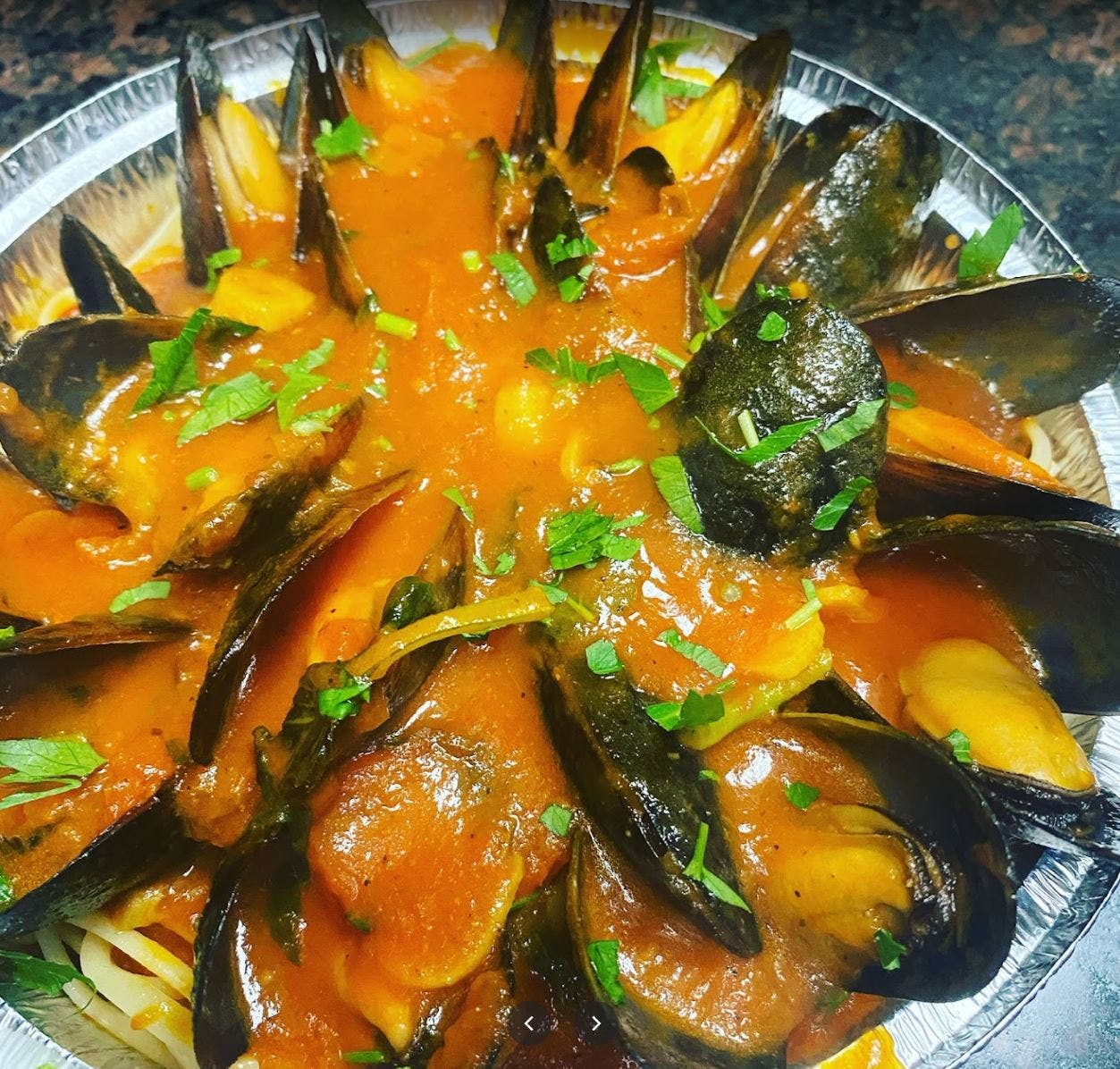 Order Mussels with Marinara Sauce - Appetizer food online from Lunetta pizza store, New York on bringmethat.com