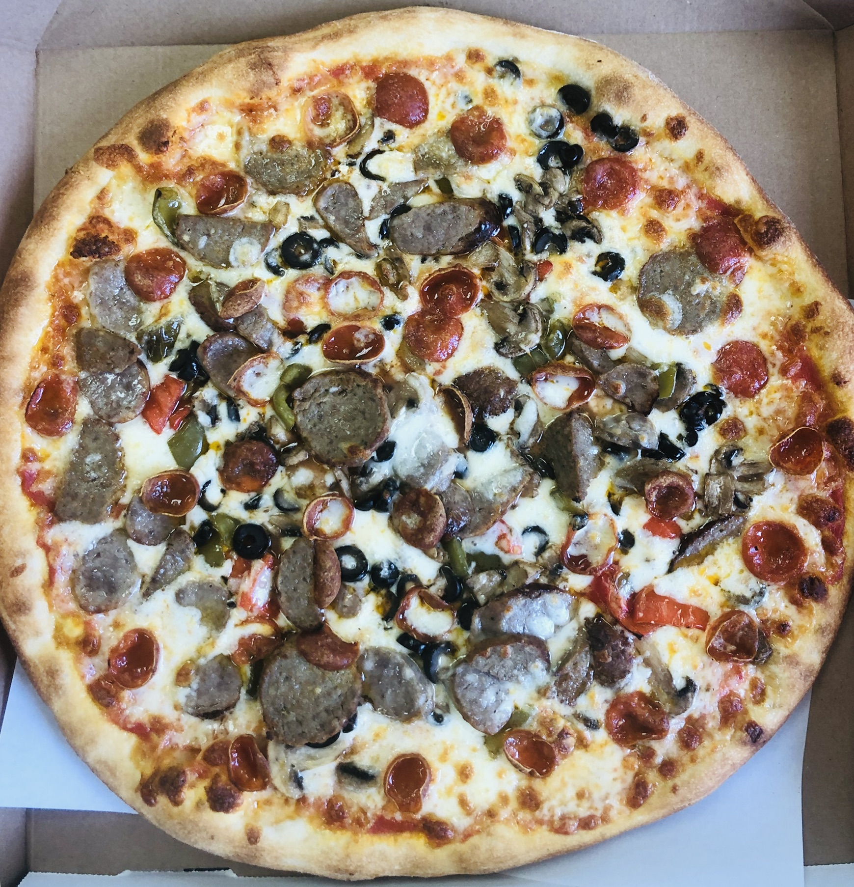 Order Super Deluxe Pizza  food online from Lenny's Pizza Time store, Farmingdale on bringmethat.com