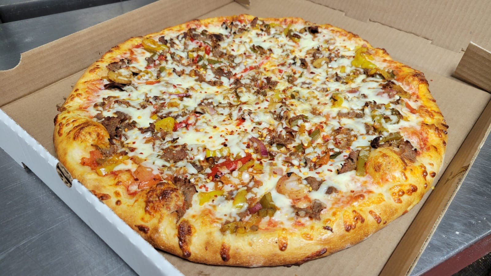 Order Spicy Chicken Veggie Pizza food online from Castello Pizza store, Columbus on bringmethat.com