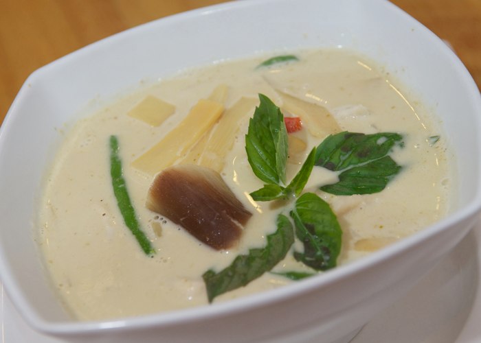 Order Green Curry food online from 22 Thai Cuisine store, New York on bringmethat.com