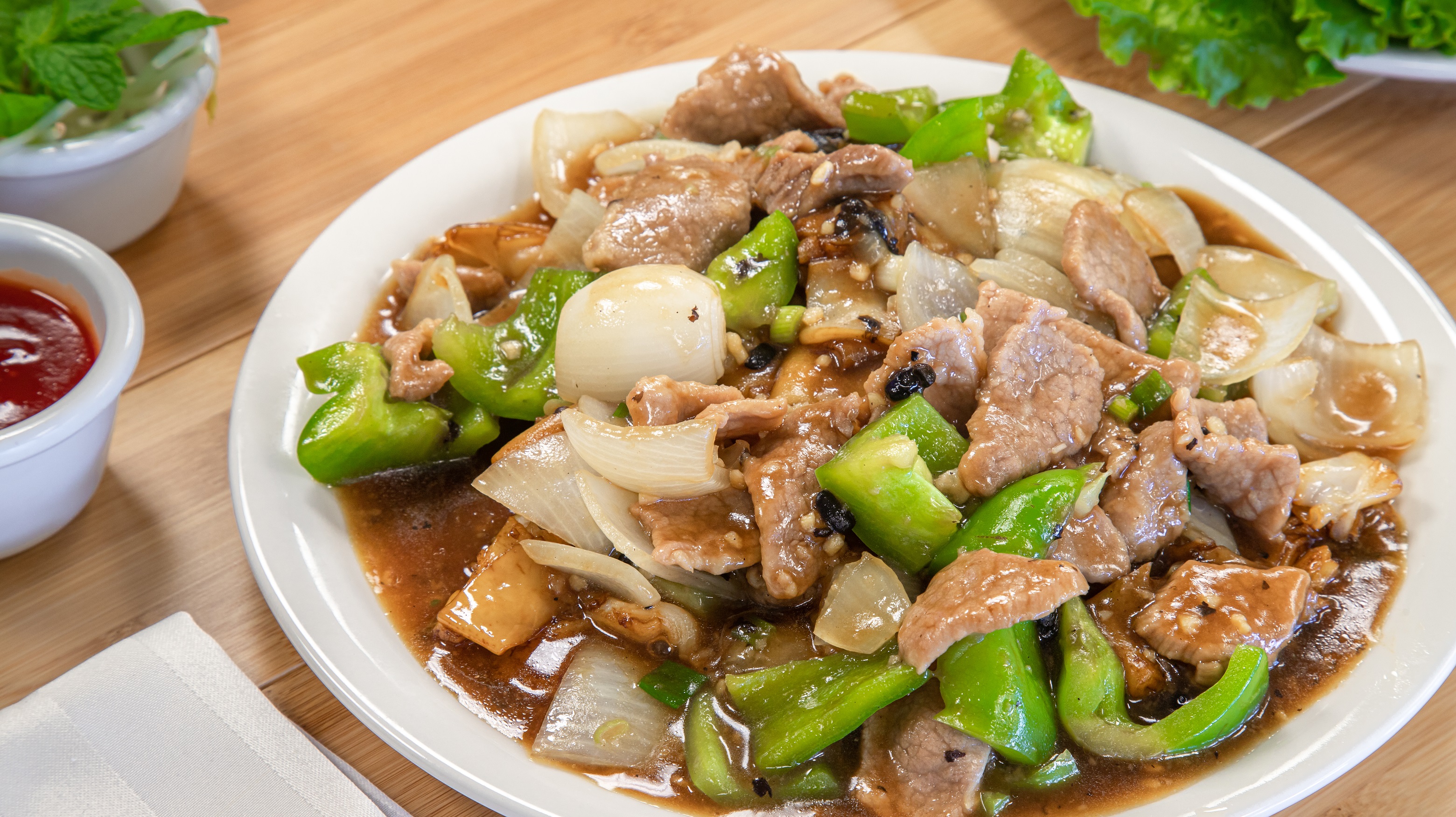 Order 74. Chow Fun with Beef Black Bean Sauce food online from Pho Cafe Hong Kong Diner store, Reno on bringmethat.com