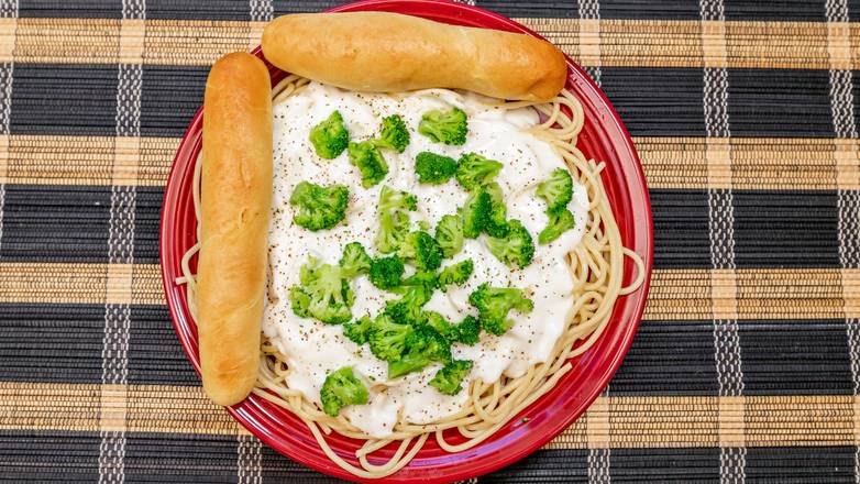 Order Pasta Alfredo with Broccoli food online from Neighborhood Pizza Cafe store, Springfield on bringmethat.com