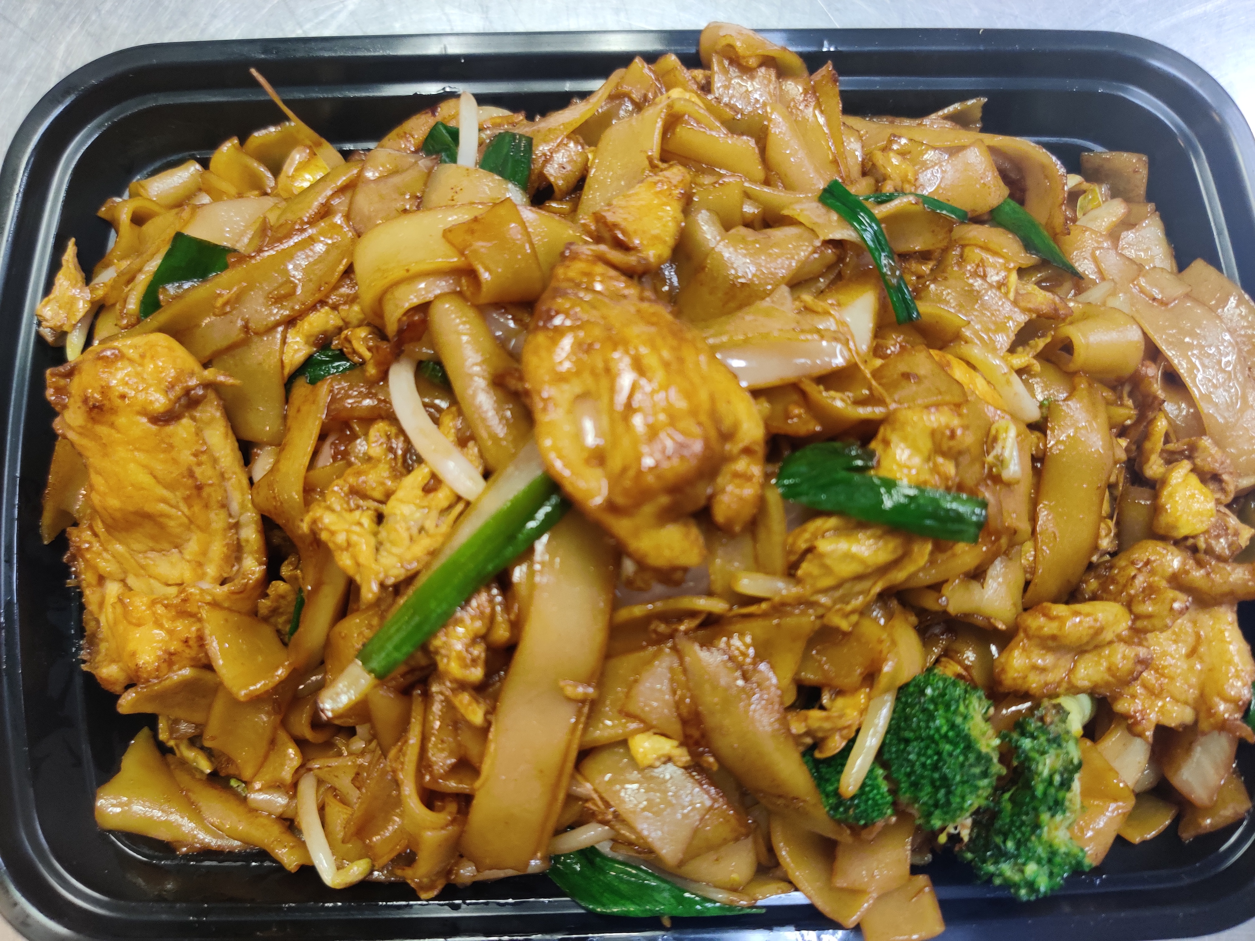 Order N5. Chicken Pad See You food online from 88 Chinese & Sushi Sherman Oaks store, Van Nuys on bringmethat.com