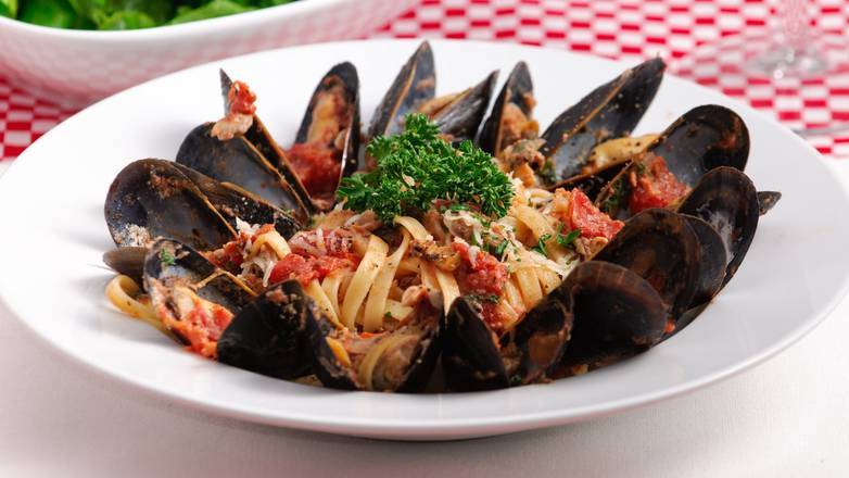 Order Linguini with Red Clam Sauce food online from Sea Creations Bistro store, Westbury on bringmethat.com
