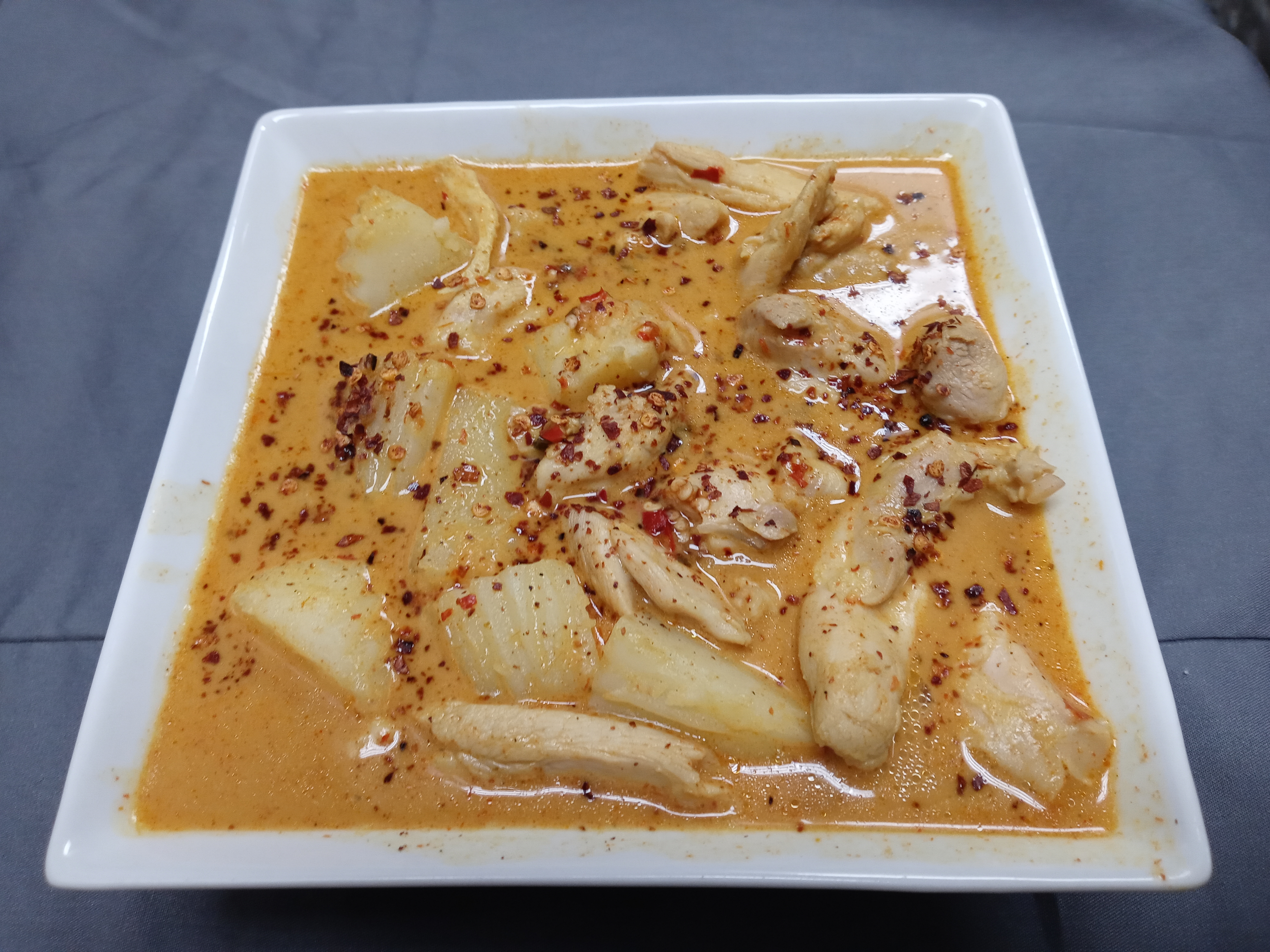 Order Yellow Curry food online from Thaitaste Restaurant store, Los Angeles on bringmethat.com