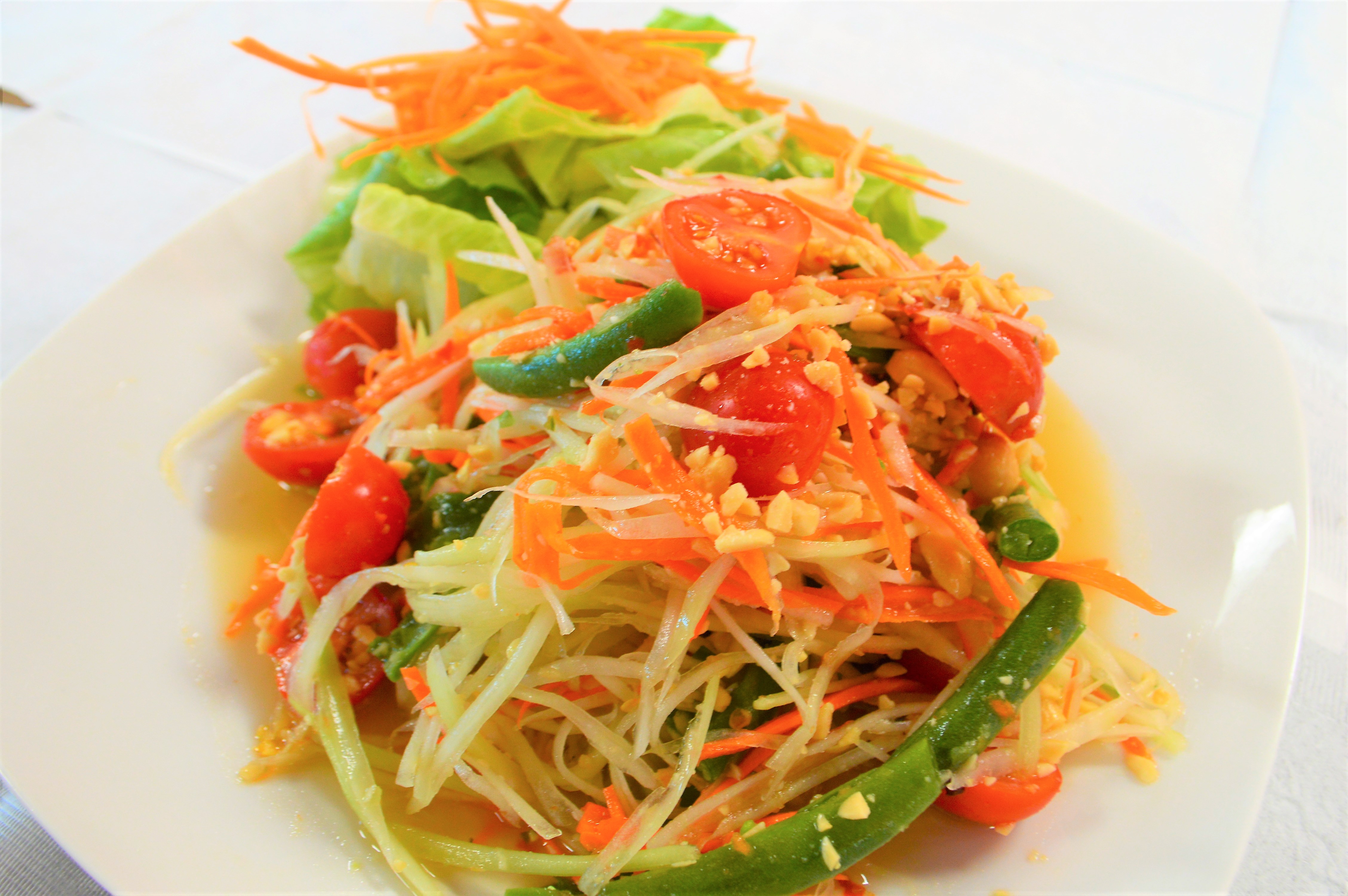 Order 15. Papaya Salad food online from Rialto Thai Kitchen store, Rialto on bringmethat.com
