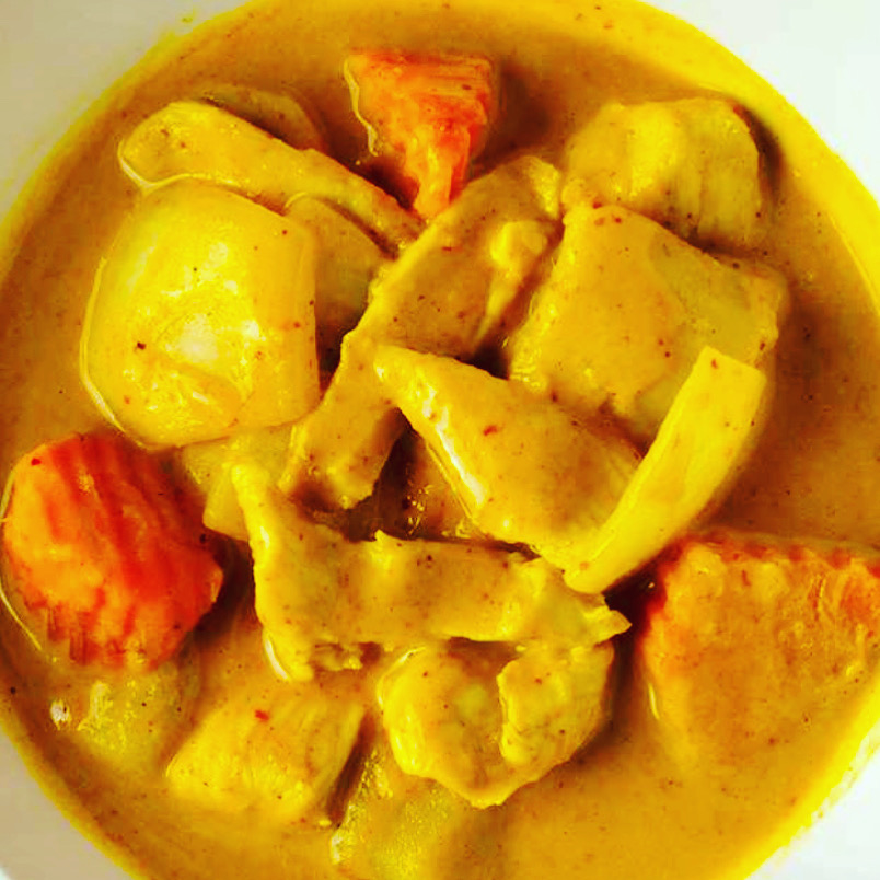Order Yellow Curry food online from Lanna Thai Cuisine store, San Diego on bringmethat.com