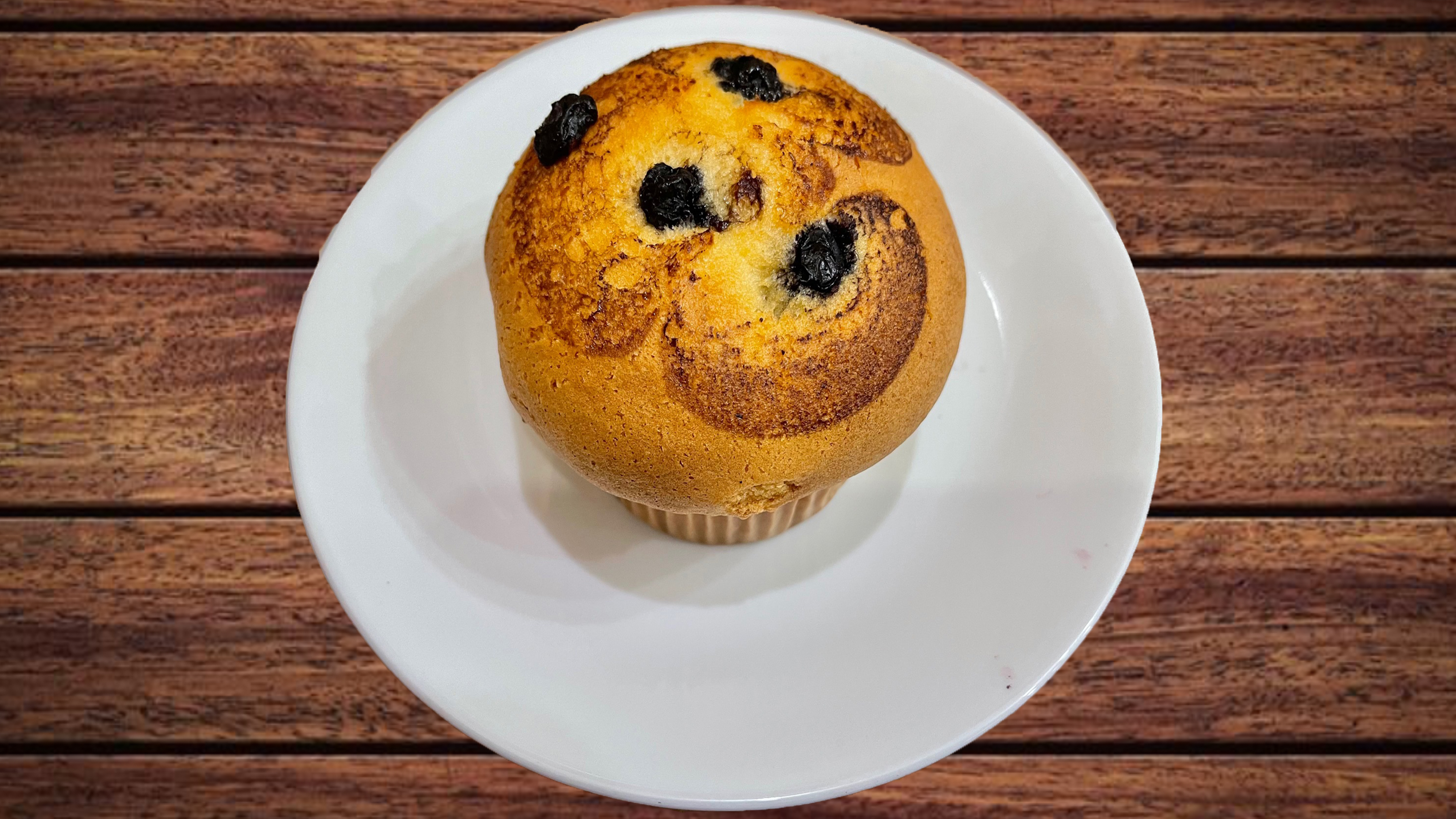 Order Blueberry Muffin food online from Glaze Donuts And Bagel Sandwiches store, San Francisco on bringmethat.com