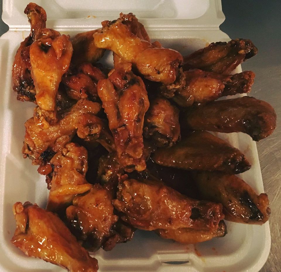 Order Buffalo Wings food online from Slice Pizzeria store, Barrington on bringmethat.com