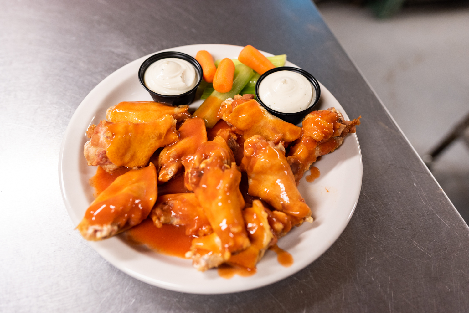 Order Traditional Wings food online from Dell's Pizza store, Casa Grande on bringmethat.com