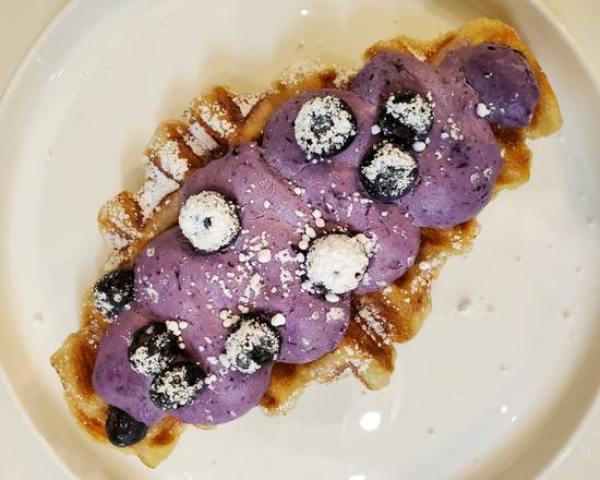 Order Blueberry & Cream  Croffle food online from Poke Cafe store, Glendale on bringmethat.com