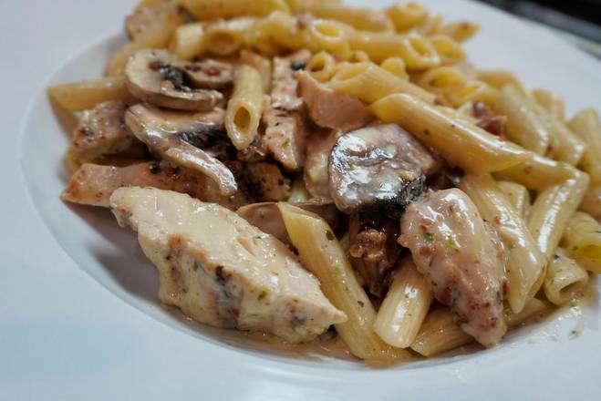 Order Verona w/Chicken food online from Hasta La Pasta store, Katy on bringmethat.com