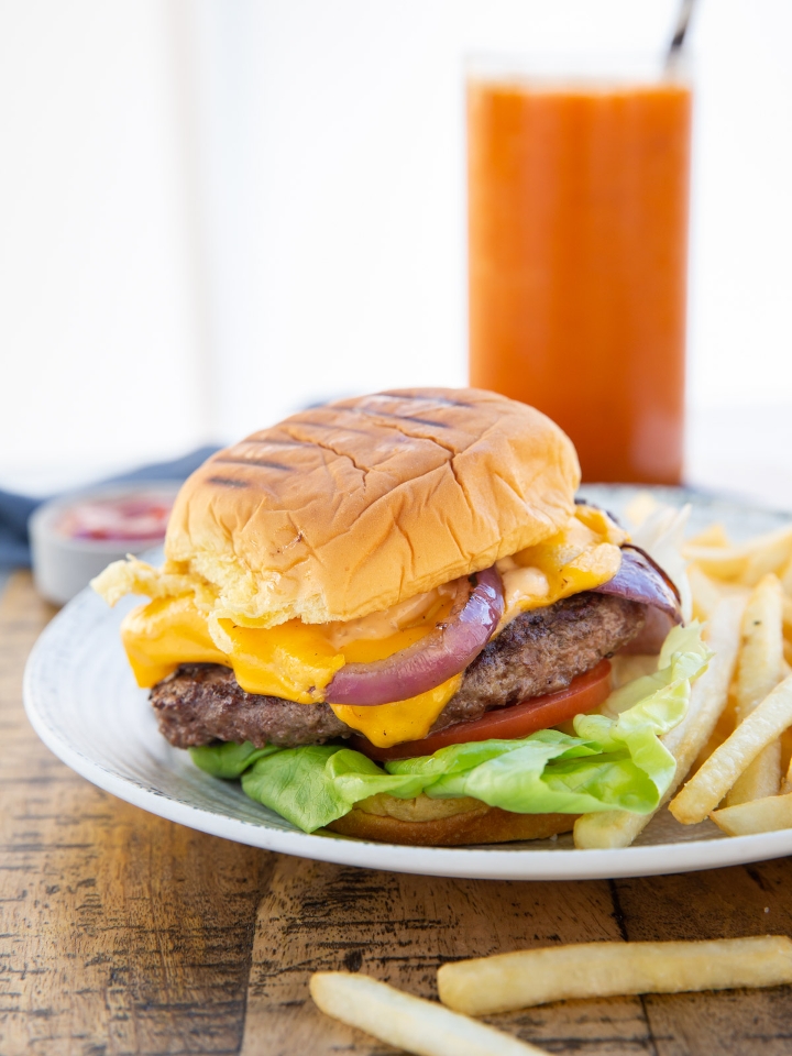 Order Blueys Burger food online from Blueys store, Santa Monica on bringmethat.com