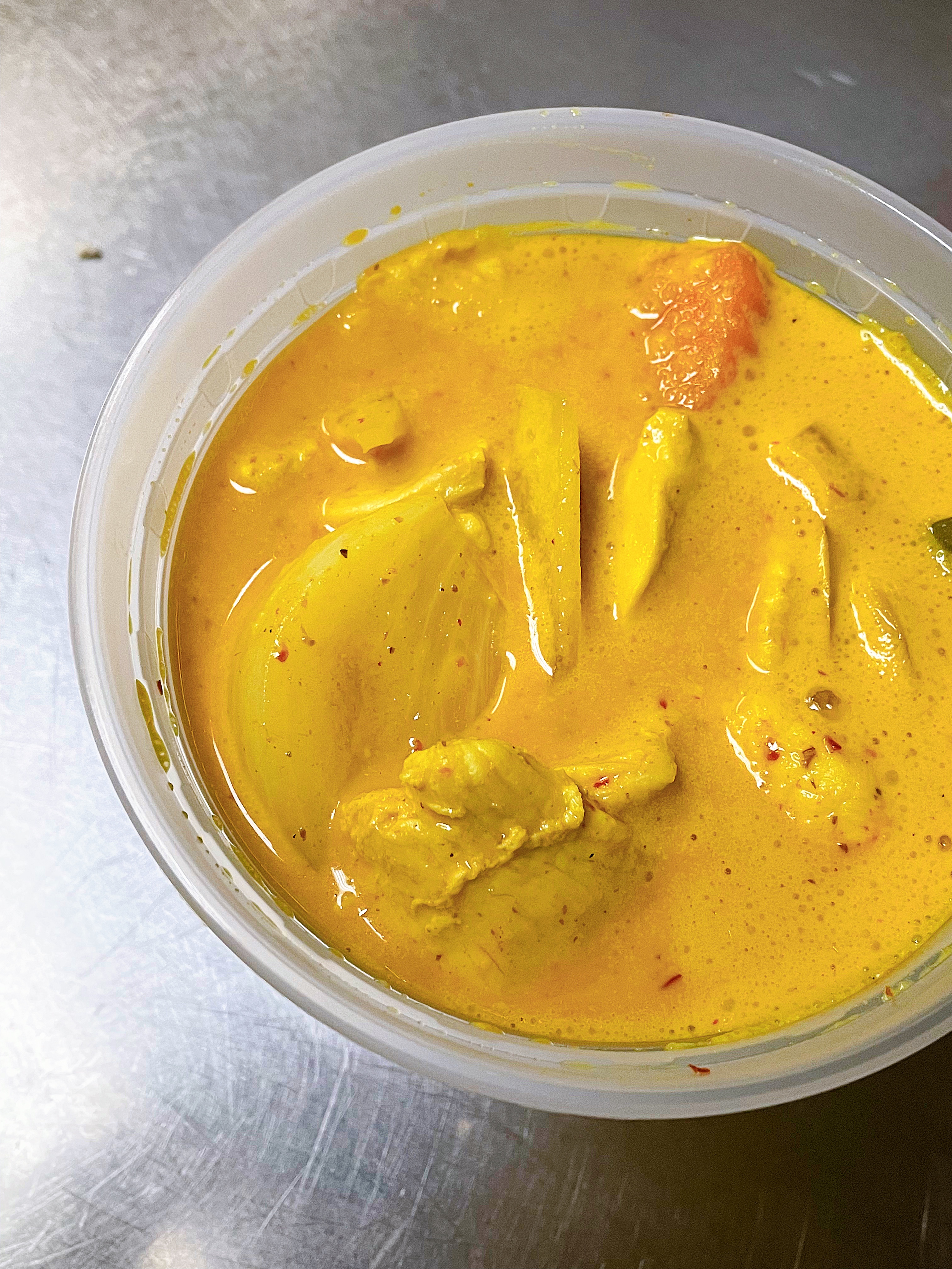 Order Yellow Curry food online from Siam Treasure Thai Cuisine store, Chicago on bringmethat.com