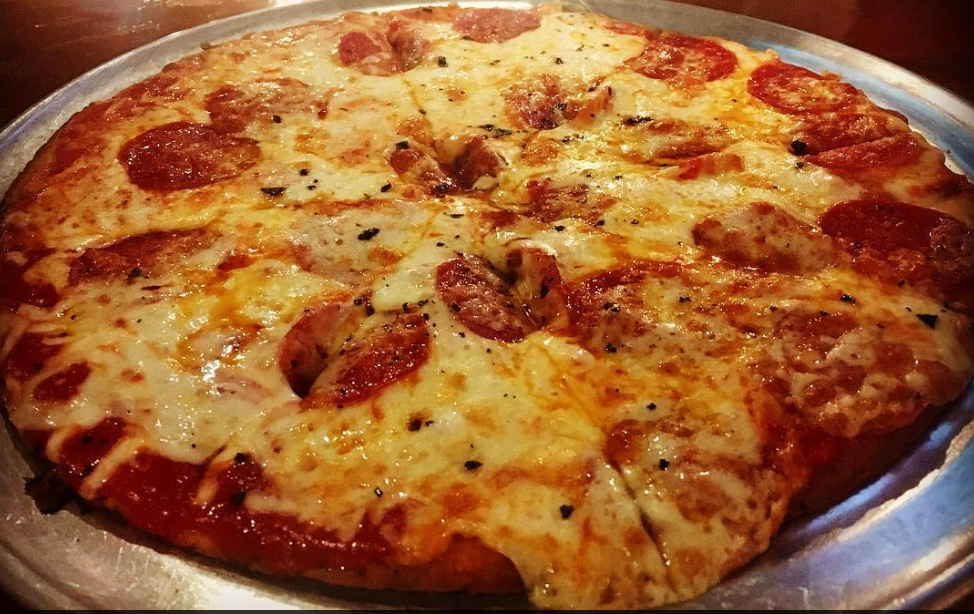 Order Cauliflower Pizza food online from Derno's  store, Chicago on bringmethat.com