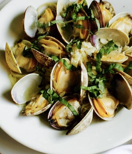 Order LINGUINI AND CLAMS food online from La Scala store, Beverly Hills on bringmethat.com
