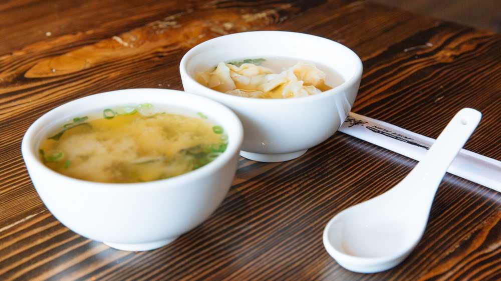 Order Wonton Soup food online from New Leaf Chinese & Japanese Cuisine store, Philadelphia on bringmethat.com