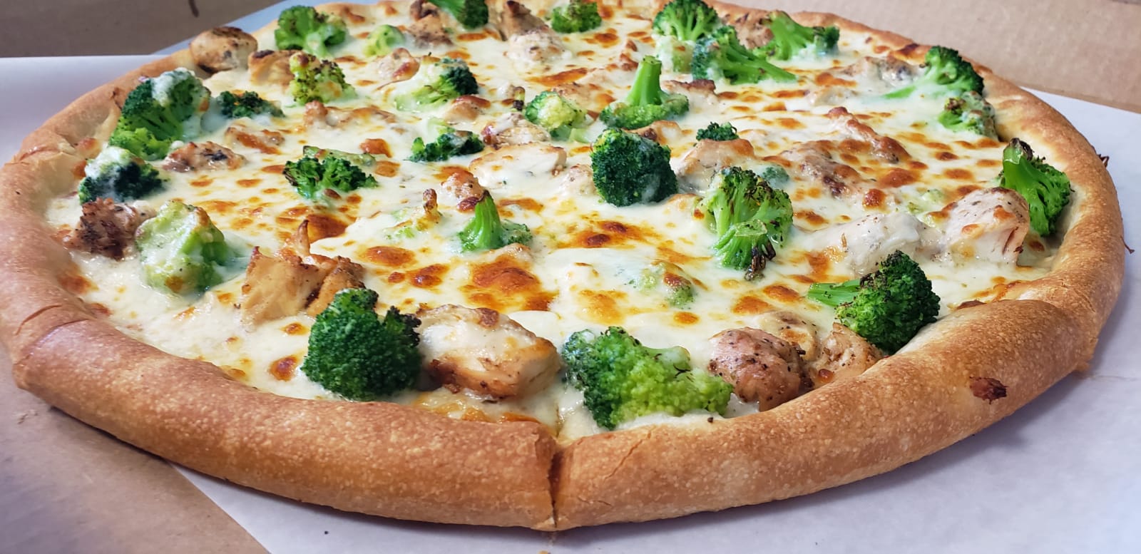 Order Broccoli Feast Pizza food online from Gregory House Of Pizza store, Belmont on bringmethat.com