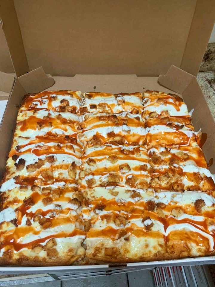 Order Buffalo Chicken Pizza - Medium food online from Anthony Pizza store, Keansburg on bringmethat.com