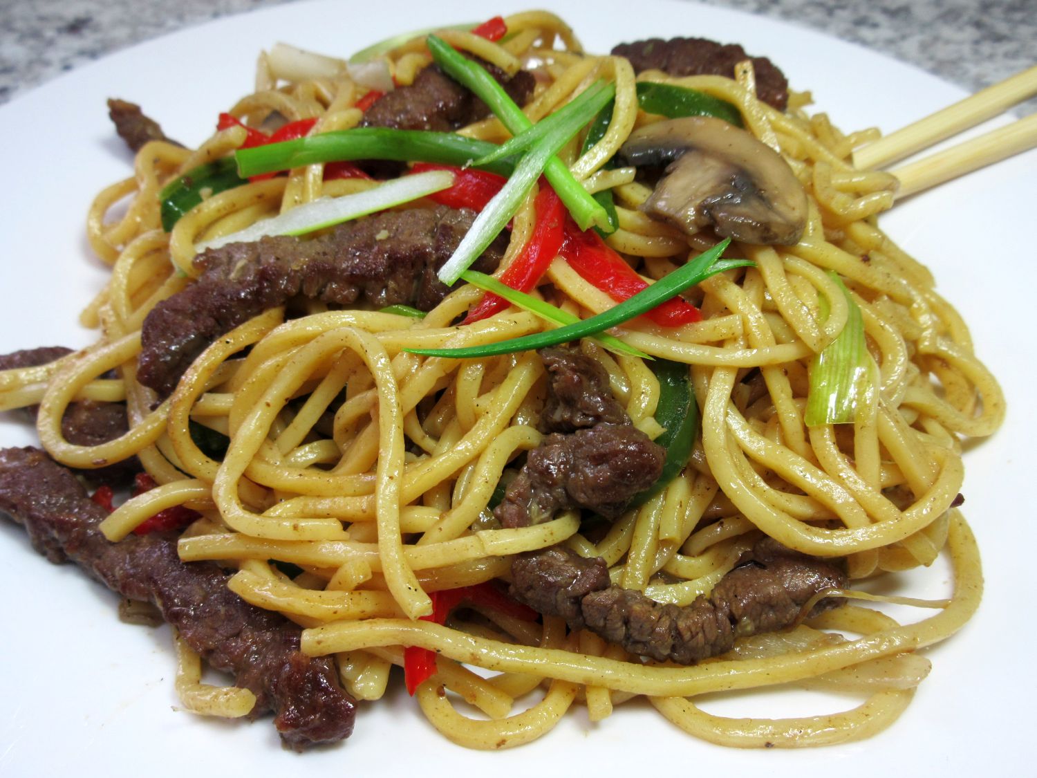 Order 43. Beef Lo Mein food online from Golden Star store, Lyndhurst on bringmethat.com