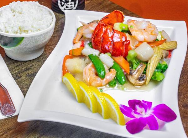 Order Seafood Deluxe food online from Sogo Asian Fusion store, Latham on bringmethat.com