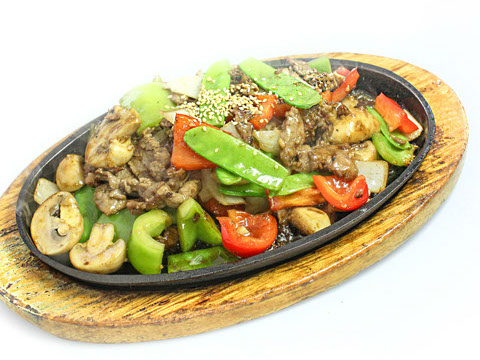 Order 29A. Sizzling Beef food online from Phuket Thai Restaurant store, Redondo Beach on bringmethat.com