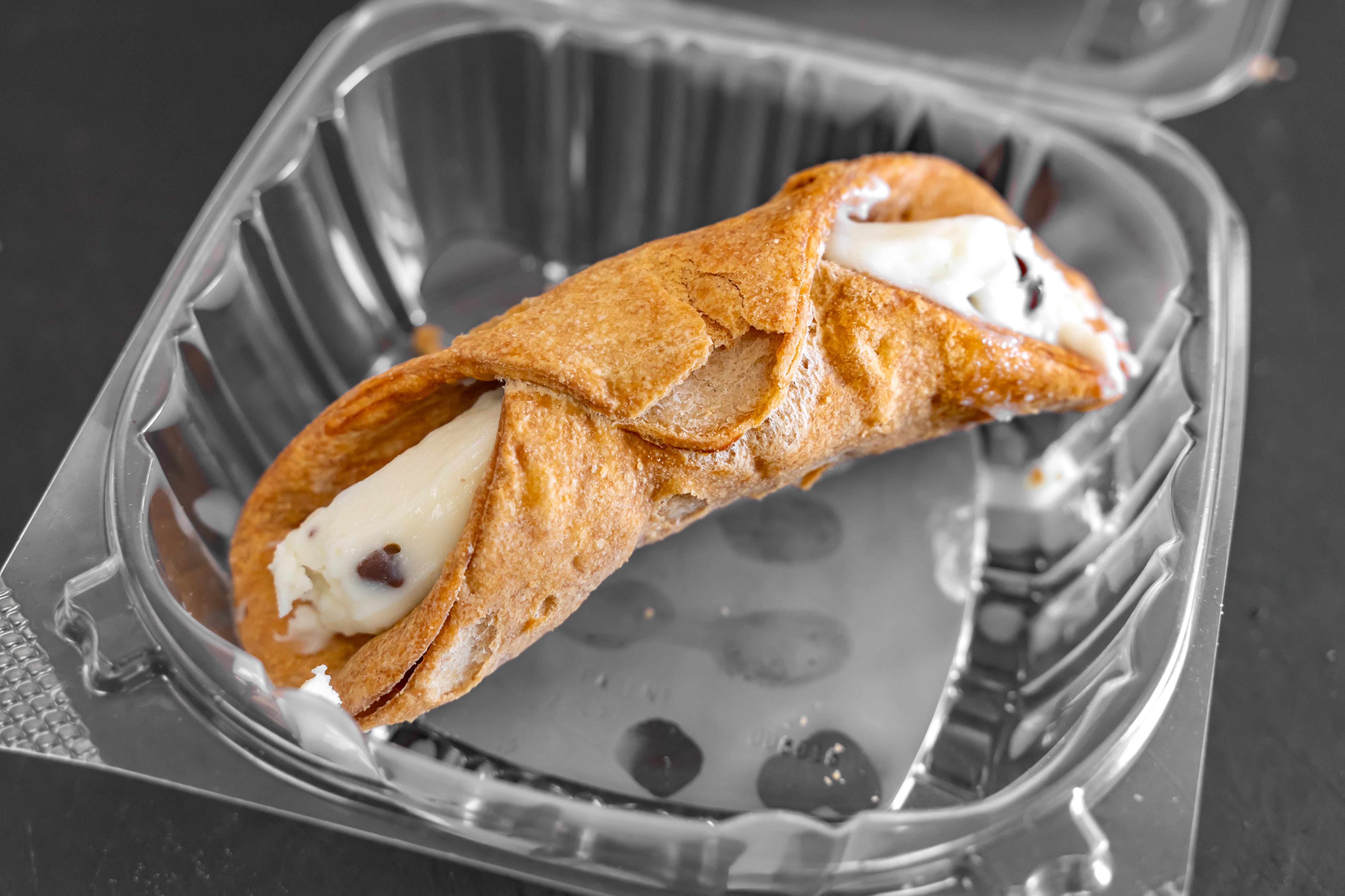 Order Cannoli - Dessert food online from New York Pizza store, Taylor on bringmethat.com