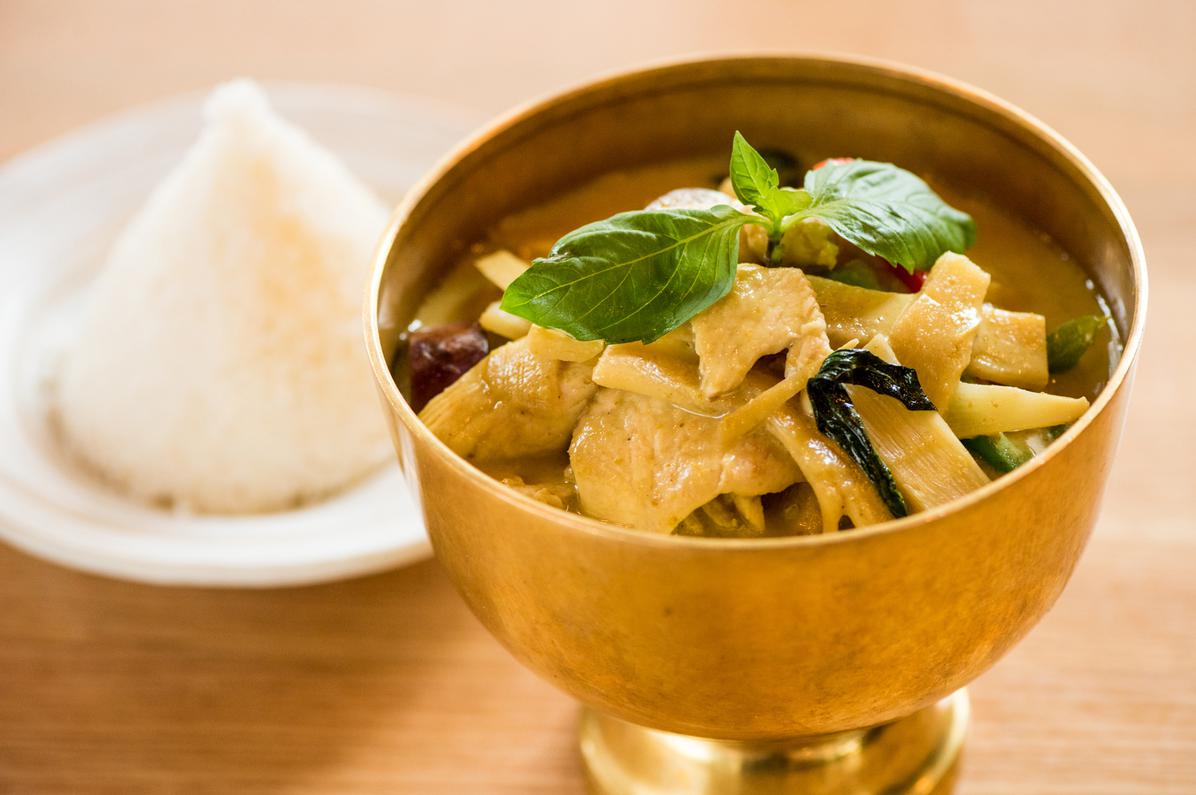 Order Green Curry food online from Thep Thai Restaurant store, New York on bringmethat.com