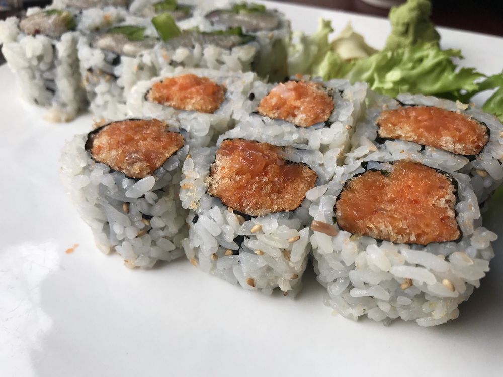 Order Spicy Salmon Maki Roll food online from Asuka sushi store, New York on bringmethat.com