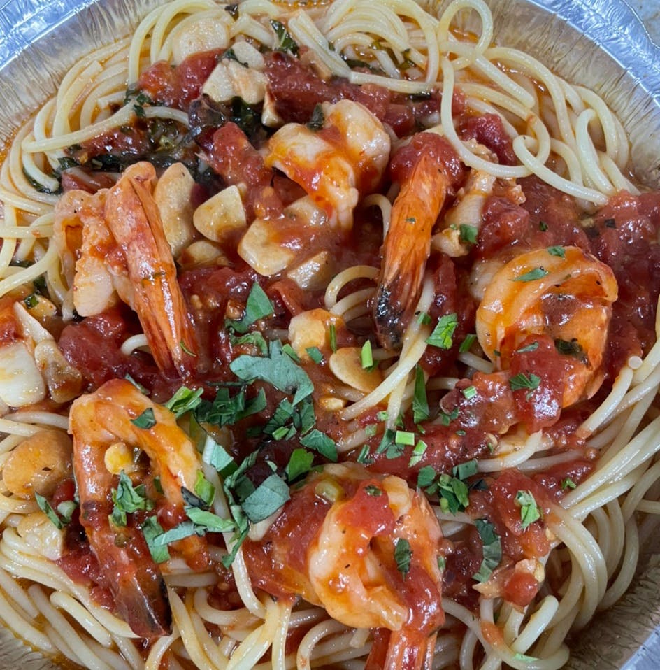 Order Shrimp Fra Diavolo - Entree food online from Davila's Pizza & Restaurant store, Hackettstown on bringmethat.com