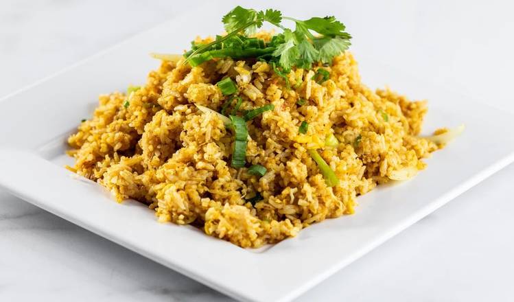 Order Curry Fried Rice food online from Zato Thai Cuisine & Sushi Bar store, Dallas on bringmethat.com